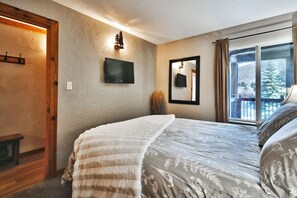 1 bedroom, desk, iron/ironing board, WiFi