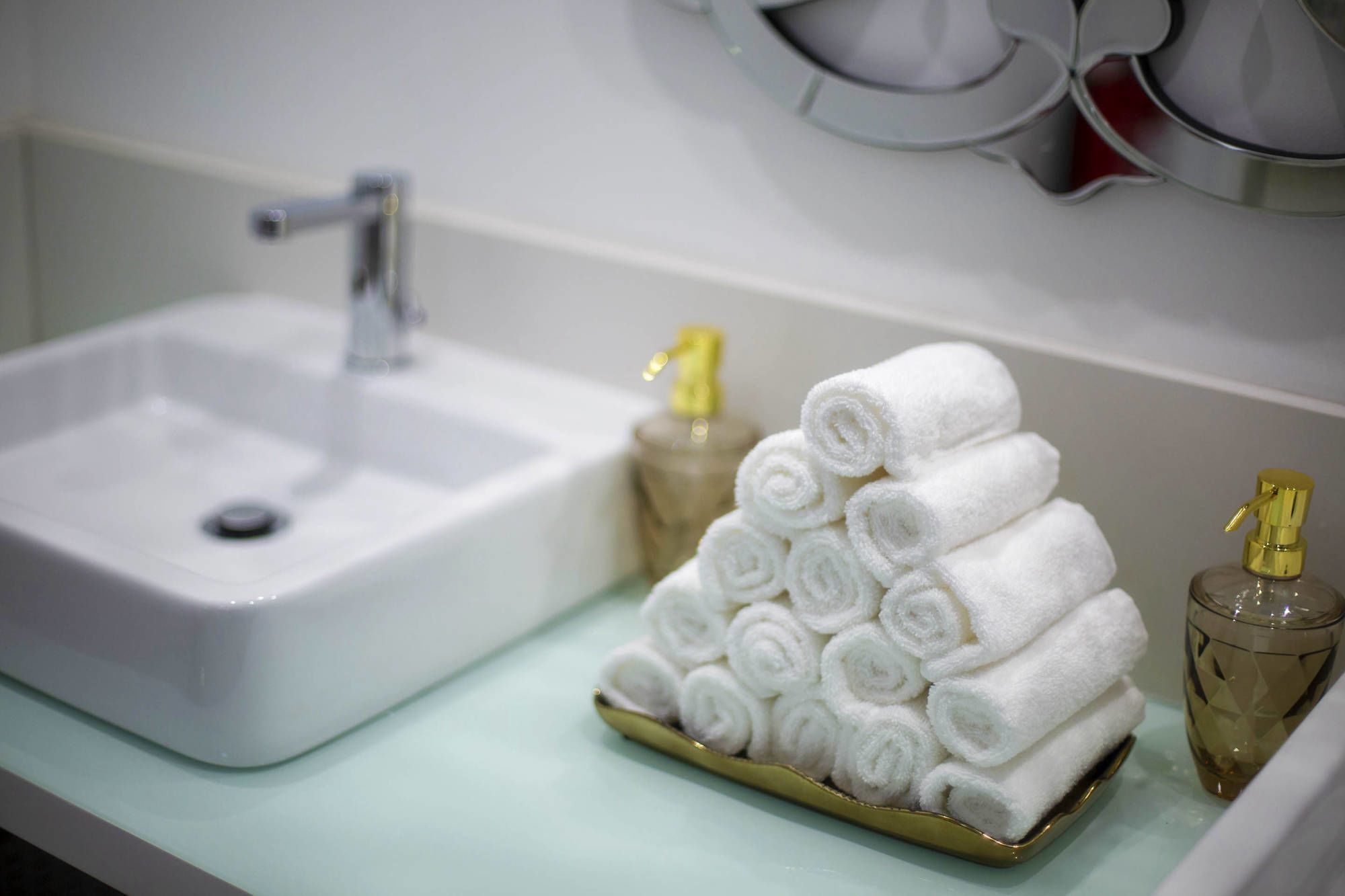 deluxe double or twin room | bathroom sink