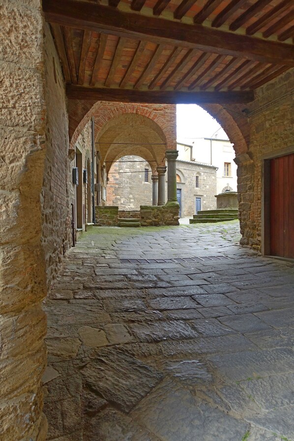 Property grounds - Romantic Hilltop Getaway in a Historic Medieval Town (Montecatini Val di Cecina)