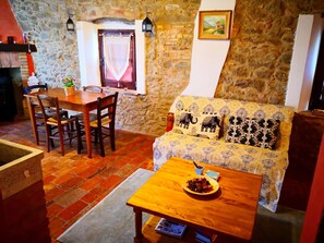 Interior - Romantic Hilltop Getaway in a Historic Medieval Town (Montecatini Val di Cecina)