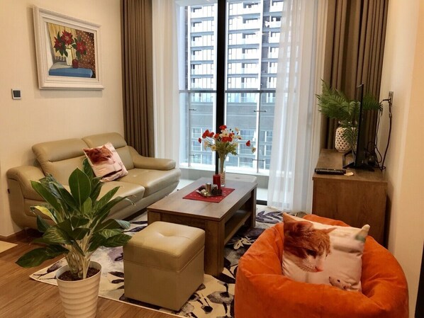 Living area - Ney's Luxury 1BR Apt @Vinhomes Metropolis (Ha Noi)