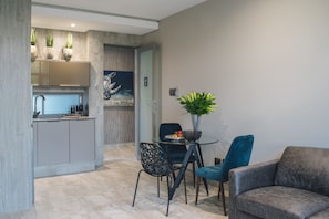 Deluxe Apartment, 1 Bedroom, Balcony | Private kitchen - The Reserve Residence (Pretoria)