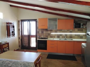 Fridge, microwave, oven, stovetop - CASA ELISABETTA/app. 2: magnificent sea view and comfort not far from Naples (Caprioli di Pisciotta)