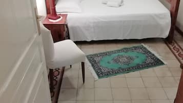 1 bedroom, bed sheets
