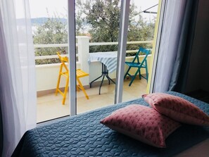 3 habitaciones, tabla de planchar con plancha, wifi y ropa de cama 
