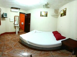 Free WiFi, bed sheets - Hostal Brisas y Olas - Hostel (San Juan del Sur)