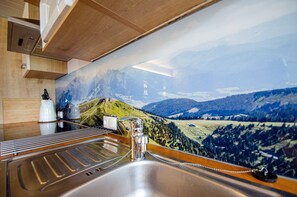 Kühlschrank, Mikrowelle, Ofen, Geschirrspüler