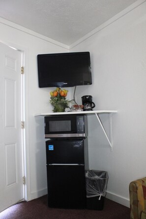 Desk, blackout curtains, iron/ironing board, free WiFi - Chalet Motel (Bend)