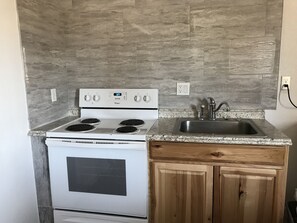 Room, 2 Queen Beds, Kitchenette | Private kitchen | Full-size fridge, microwave, oven - Chalet Motel (Bend)