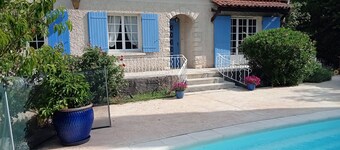 Air-conditioned house with saltwater pool in a green setting
