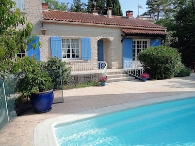 Air-conditioned house with saltwater pool in a green setting