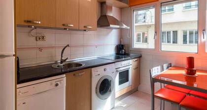 Housingleon- City centre with moto and bikes garage