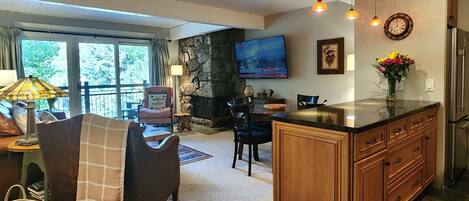 TV, fireplace