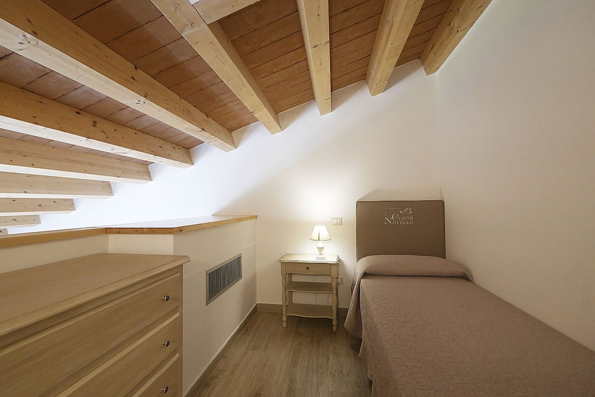 Dúplex | 1 habitación, camas extra, wifi gratis y ropa de cama