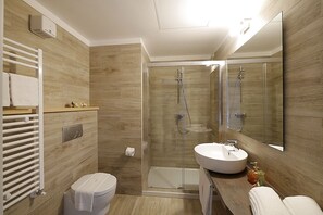 Doccia, asciugacapelli, bidet, asciugamani