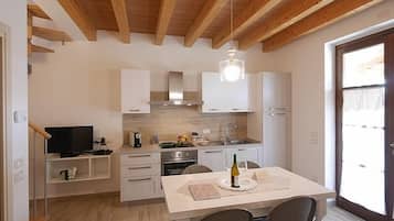 Maisonette, 2 Schlafzimmer | Eigene Küche | Kühlschrank, Mikrowelle, Herdplatte, Geschirrspüler