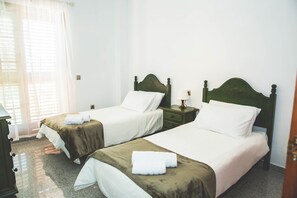 3 bedrooms, desk, iron/ironing board, WiFi