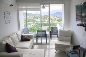 Living area - Beautiful, central and COMFORTABLE apartment in Santa Marta. (Santa Marta)