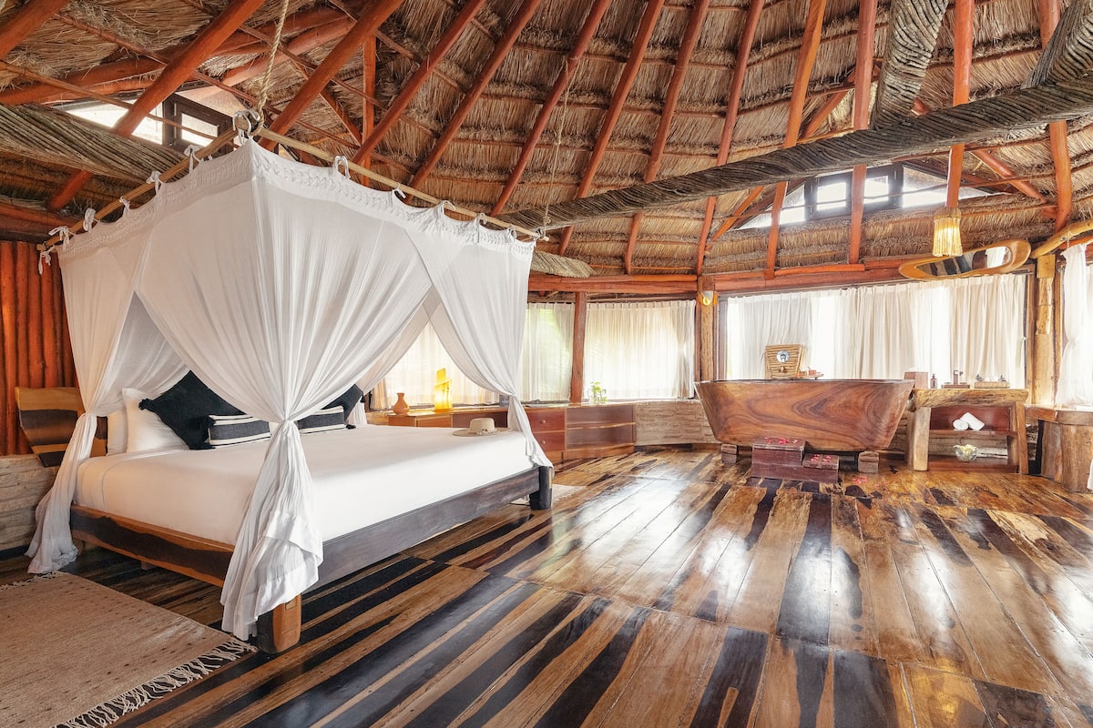 Signature Suite, 1 King Bed, Garden View | 1 bedroom, premium bedding, minibar, in-room safe