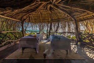 Couples treatment rooms, body treatments, hydrotherapy, aromatherapy