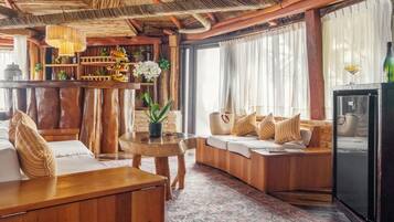 Signature suite, 1 kingsize bed, uitzicht op tuin | Woonruimte