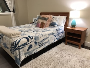 1 bedroom, desk, iron/ironing board, travel cot - DaLight - A beautiful home in a quiet neighborhood (Kailua)