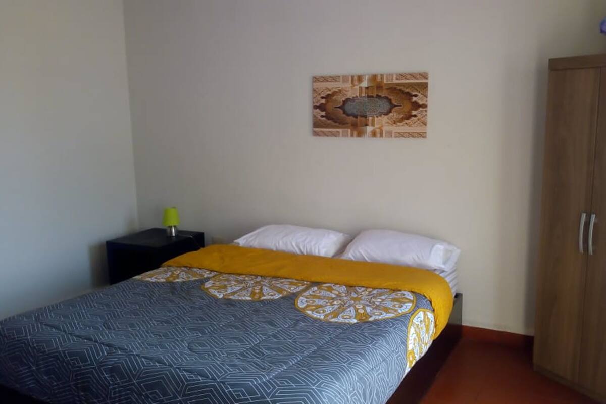 Wifi gratis y ropa de cama