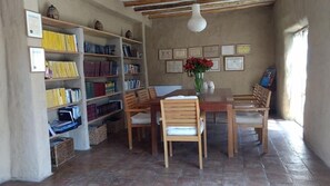 Apartment, 2 Double Beds, Mountain View | In-room dining - Suites Las Bahías (Pachacámac)