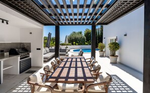 Outdoor dining - Elegant Villa with sea Views & Pool Marbella (Marbella)
