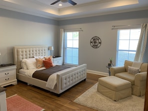 4 bedrooms, bed sheets