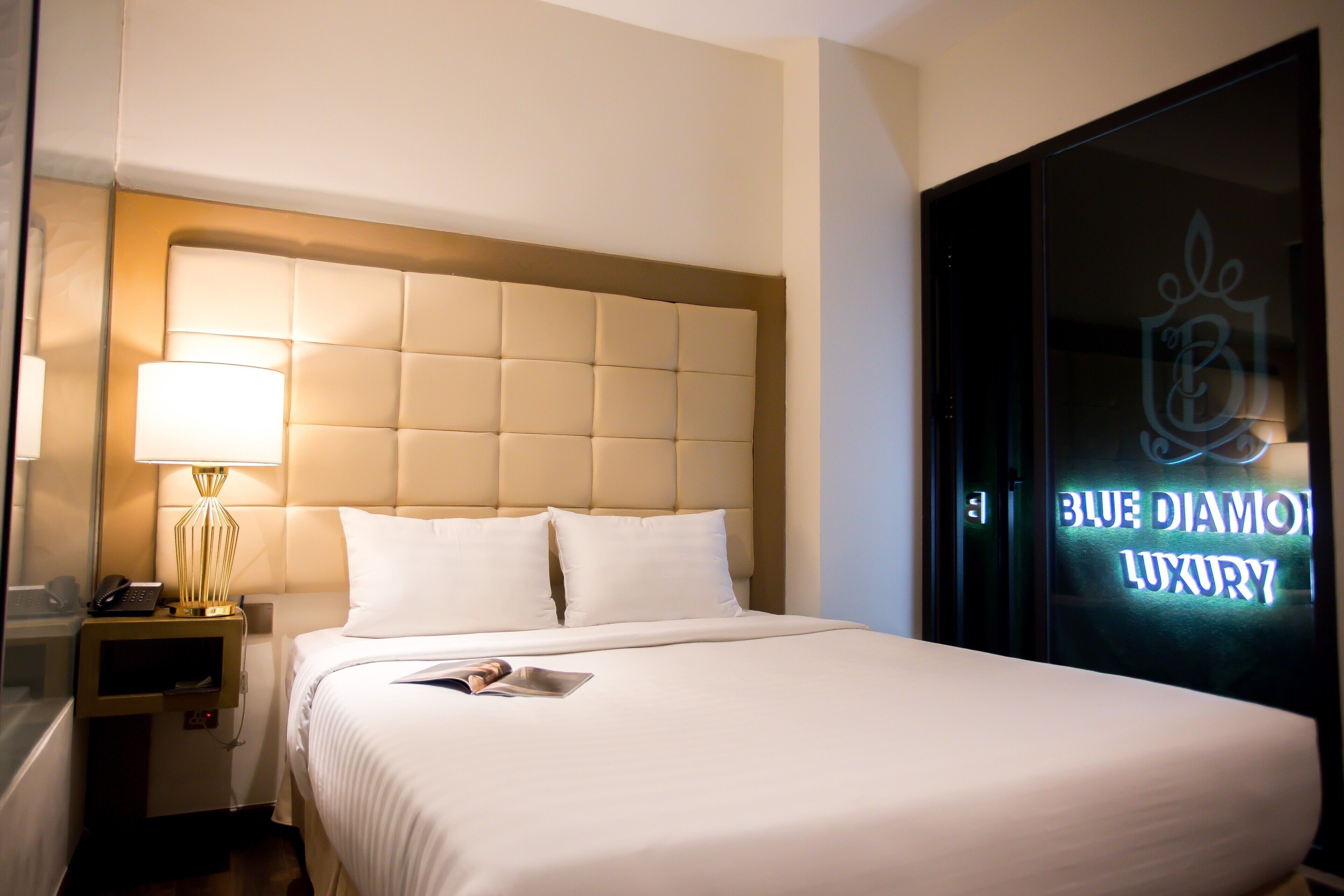 deluxe double room | premium bedding, minibar, in-room safe, individually decorated