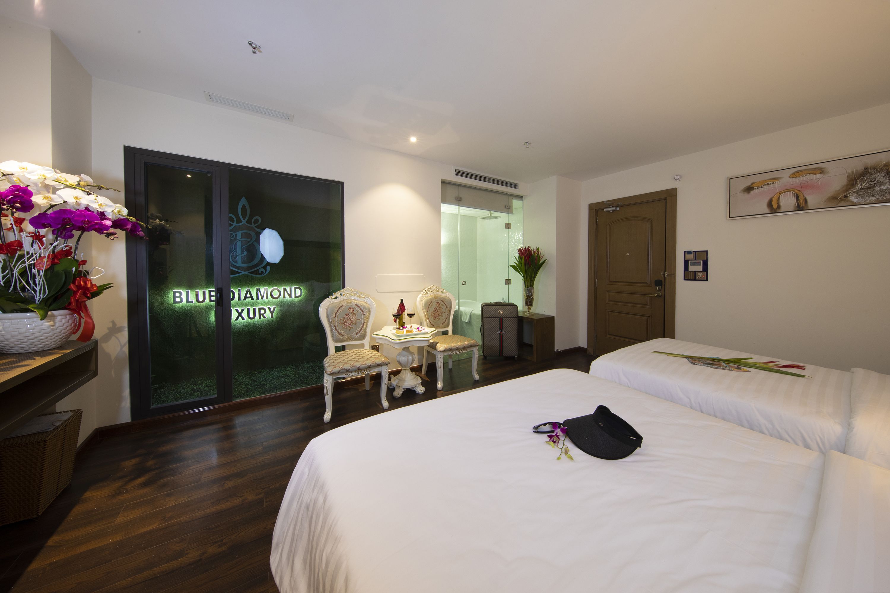 deluxe triple room | bathroom | separate bathtub and shower, spring water bathtub, free toiletries