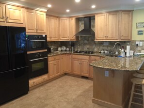 Frigorífic, microones, forn i placa de cuina 