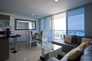 TV, Netflix, streaming services - New, CENTRAL and comfortable apartment in Cartagena (Cartagena)