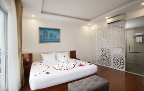Deluxe Double Room, 1 King Bed - Cosmo Garden Hotel & Spa (Hanoi)