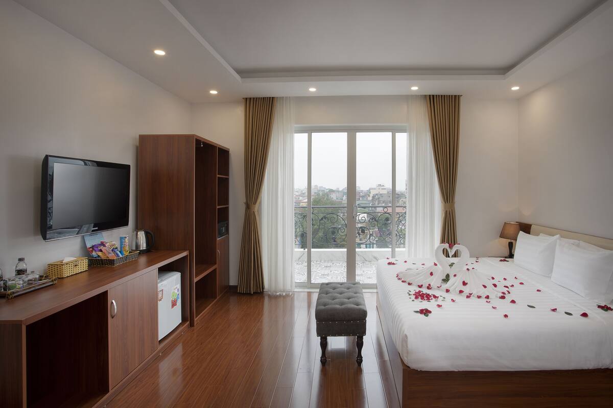 Minibar, in-room safe, desk, rollaway beds (surcharge)