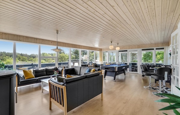 Game room - Nice home in Nørre Nebel with sauna (Nørre Nebel)