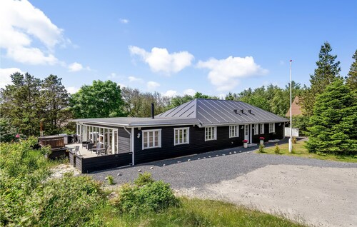 Nice home in Nørre Nebel with sauna