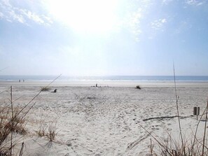 1 bedroom, desk, free WiFi - Barrington Court 117 (Hilton Head Island)