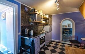 Fridge, microwave, stovetop, dishwasher - Awesome apartment in Grythyttan (Grythyttan)