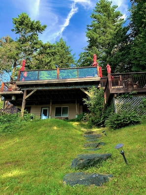 Front of property - The Fraser River's Edge B&B Lodge (Chilliwack)
