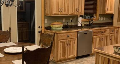 Buffalo River Getaway! Cozy home outside of Jasper. Floating and hiking near by!