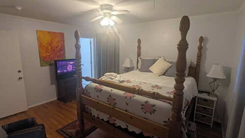 Remodeled & Fully Furnished Home South/East side Augusta near interstate 520