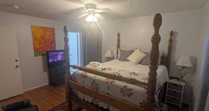Remodeled & Fully Furnished Home South/East side Augusta near interstate 520
