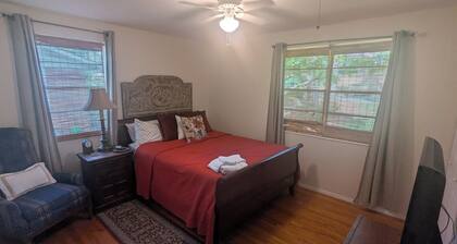 Remodeled & Fully Furnished Home South/East side Augusta near interstate 520