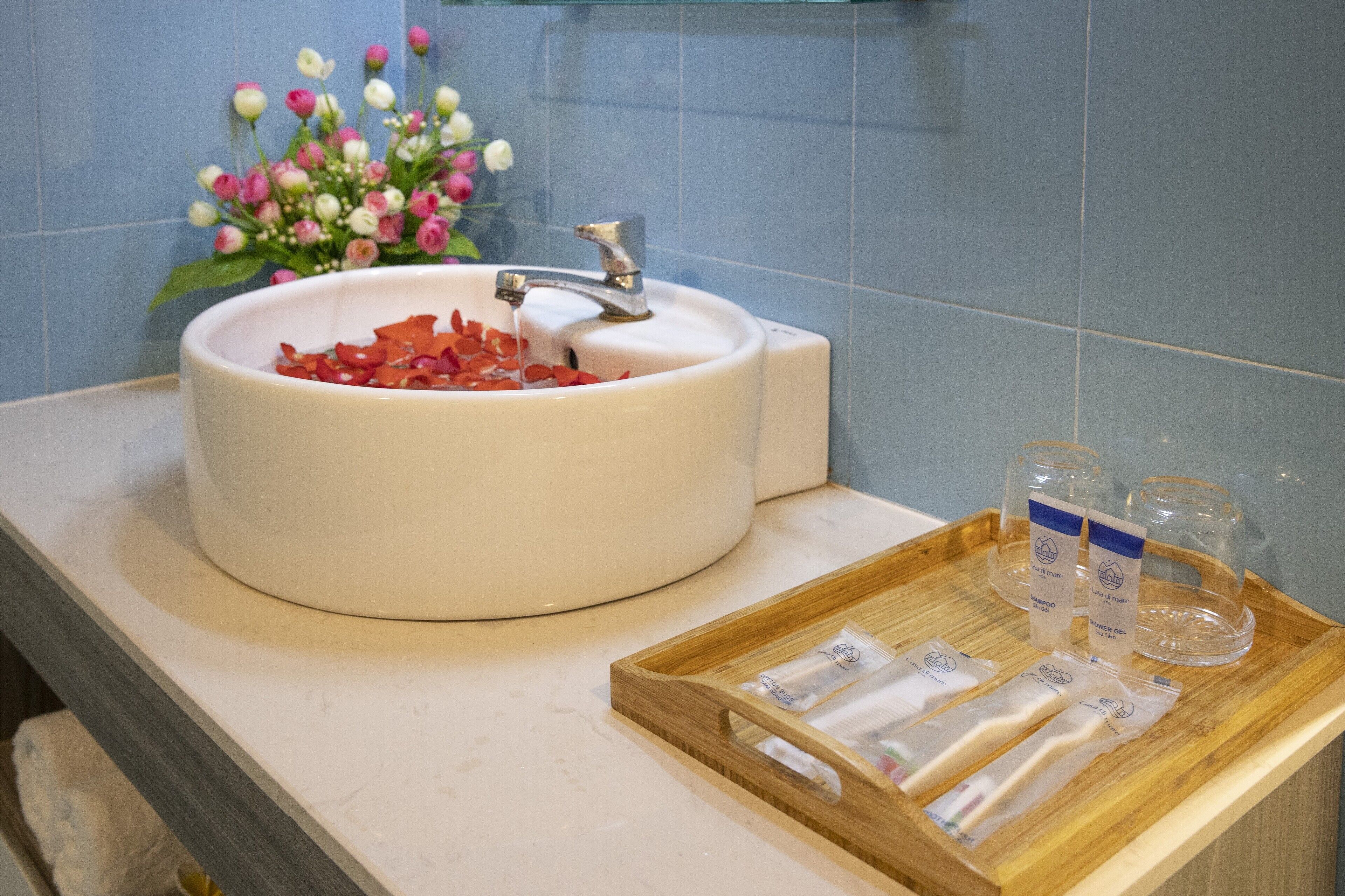 Superior Double Mountain | Premium bedding, desk, iron/ironing board, rollaway beds