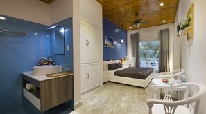 Superior Double Room, Mountain View | Peralatan tempat tidur premium, meja, seterika/papan seterika 