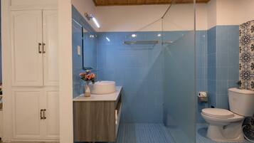 Superior Triple Room | Premium bedding, desk, iron/ironing board, rollaway beds