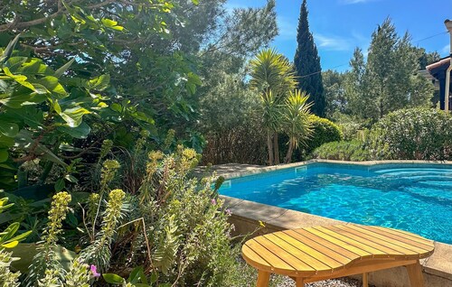 Awesome home in Pouzols-Minervois