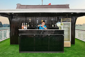 Bar (on property) - Halong Fantasea Cruise (Ha Long)